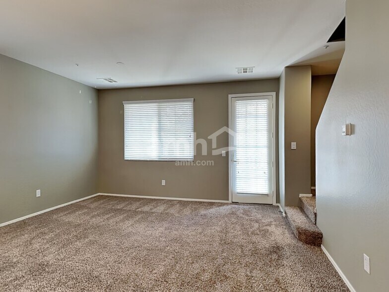 Building Photo - 889 S Storment Ln