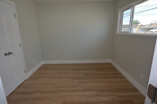 Building Photo - 4137 W 160th St