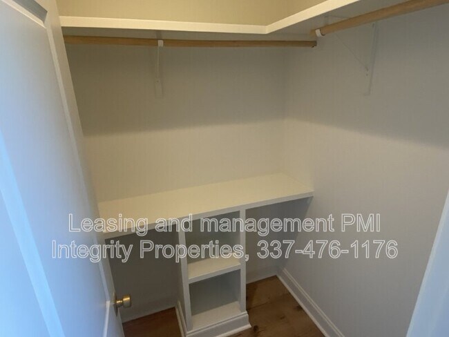 Building Photo - 8550 Cat Rd