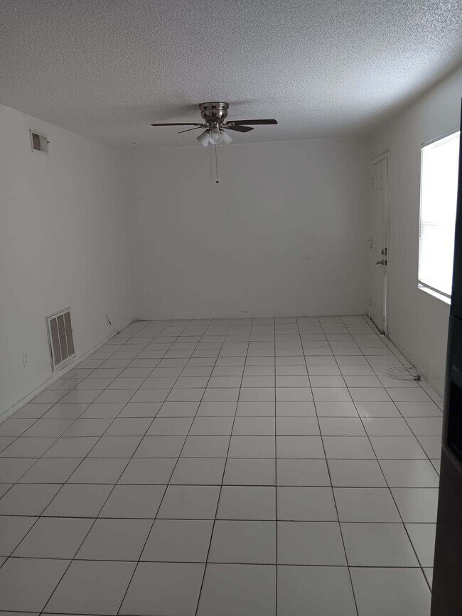 Building Photo - 5849 Crestmont St