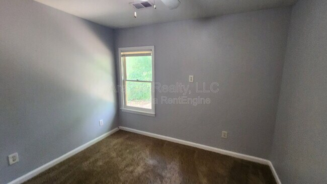 Building Photo - 2284 Alvin Dr NW