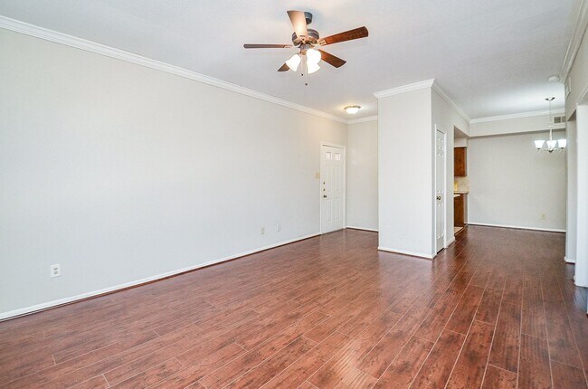 Building Photo - 2255 Braeswood Park Dr