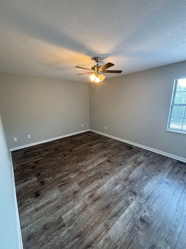 Building Photo - 1837 Lively Rd