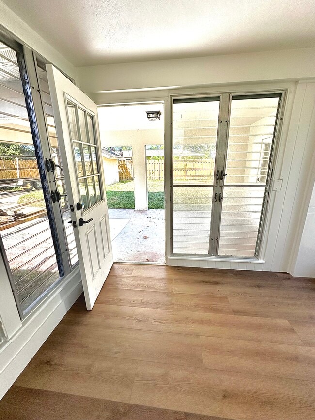 Building Photo - 1050 Nokomis St