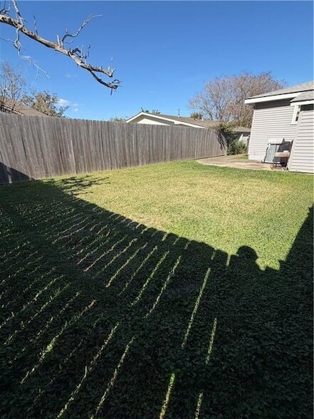 Building Photo - 10528 Alan St