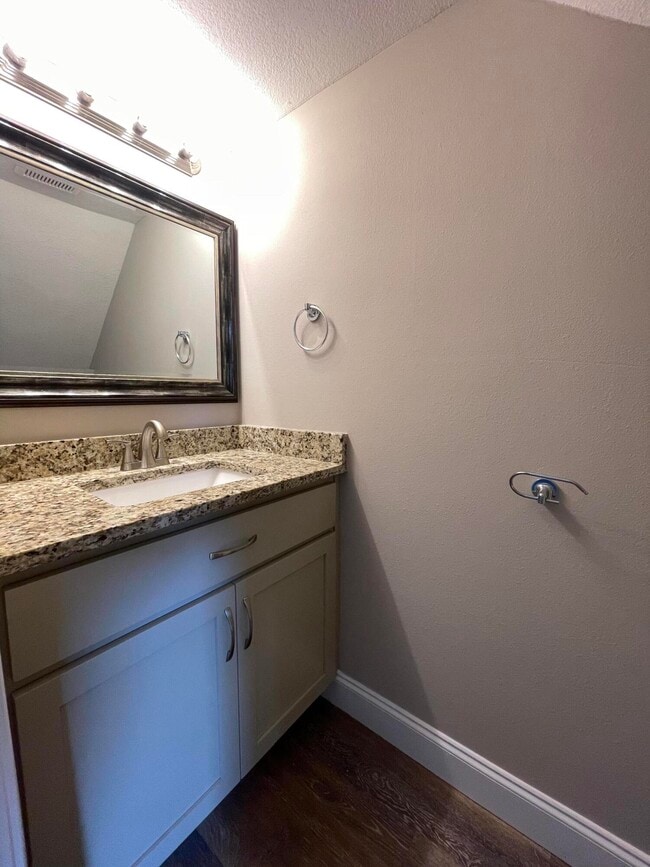 Building Photo - 702 Terrance Ct