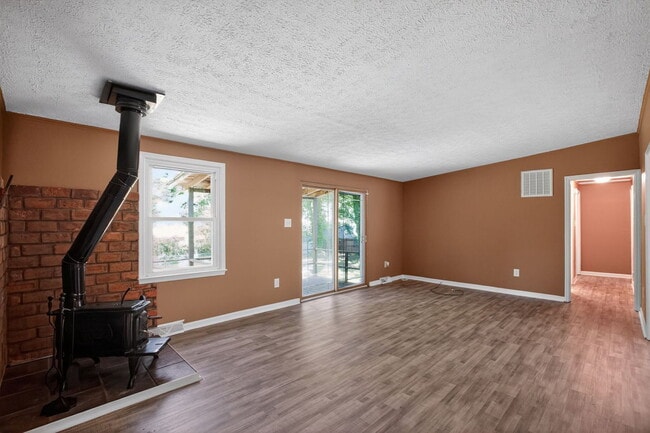 Building Photo - 22929 Town Creek Dr