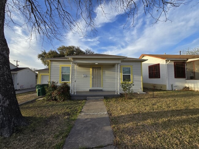Building Photo - 809 Elmwood Dr