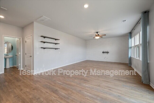 Building Photo - 208 Evergreen Ave