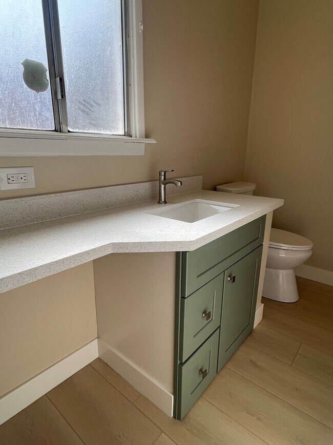 Building Photo - BEAUTIFULLY REMODELED HOME W/ HUGE OUTBUILDING!!