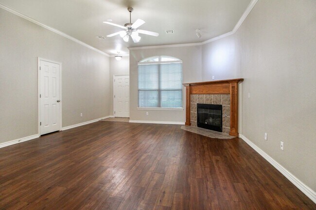 Building Photo - 2111 Scissortail Landing Dr