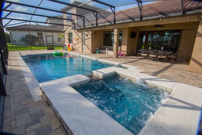 Building Photo - Beautiful 4 Bedroom/4 Bath in Belle Isle w...