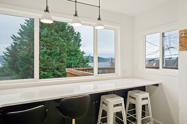 Building Photo - 6558 Seward Park Ave S