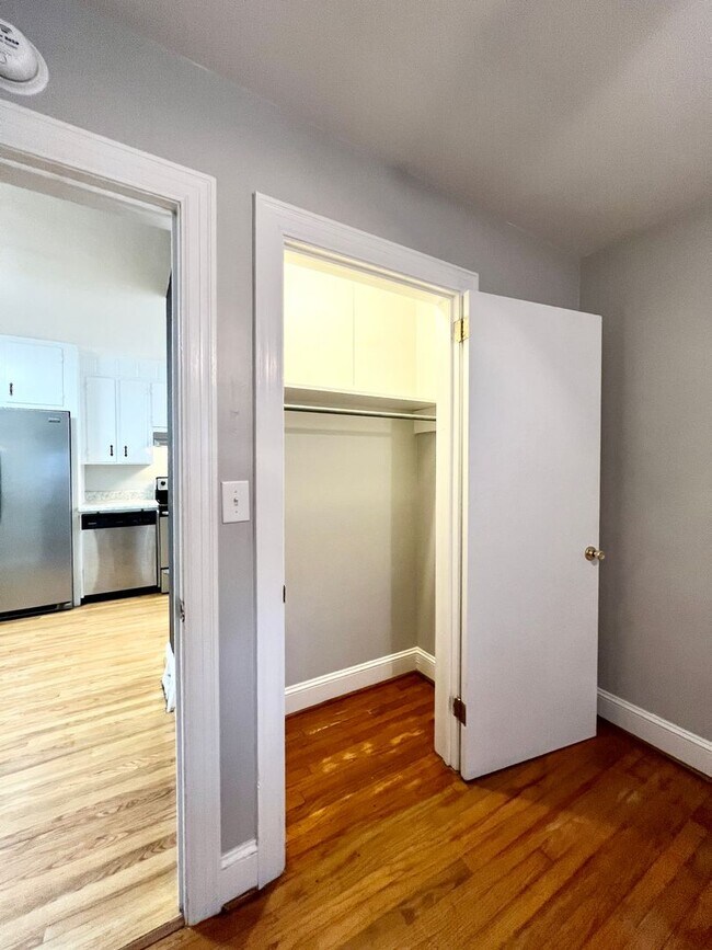 Building Photo - 112 N Meade St