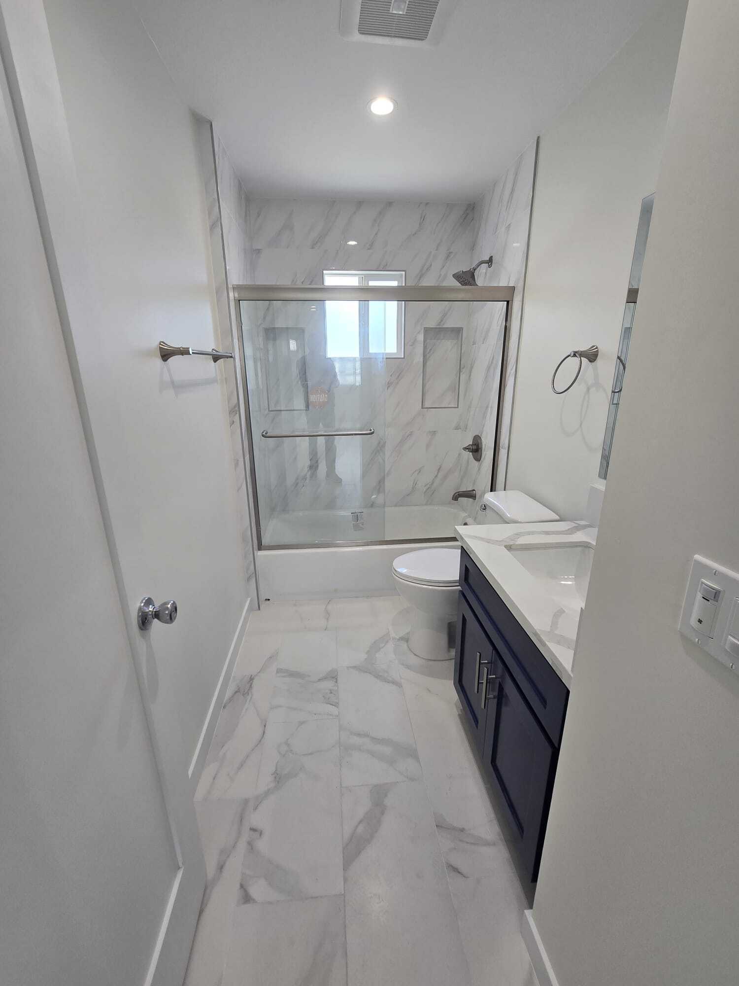 Common Bathroom - 5128 W 133rd St