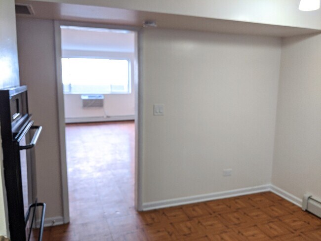 Kitchen - 922 Hinman Ave