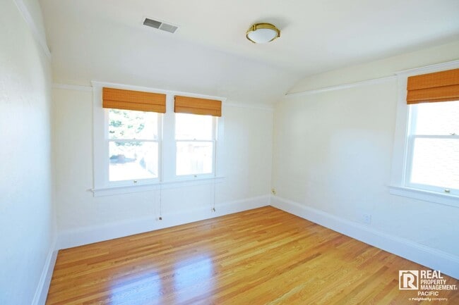 Building Photo - Cozy 3 Bedroom Near 4th Street - Ready to move in!