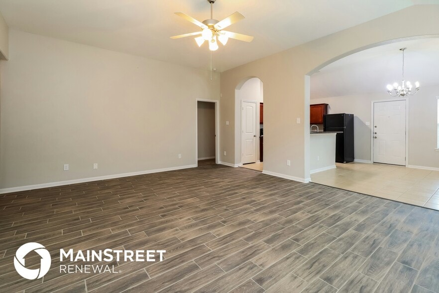Building Photo - 17239 Glen Oaks Dr