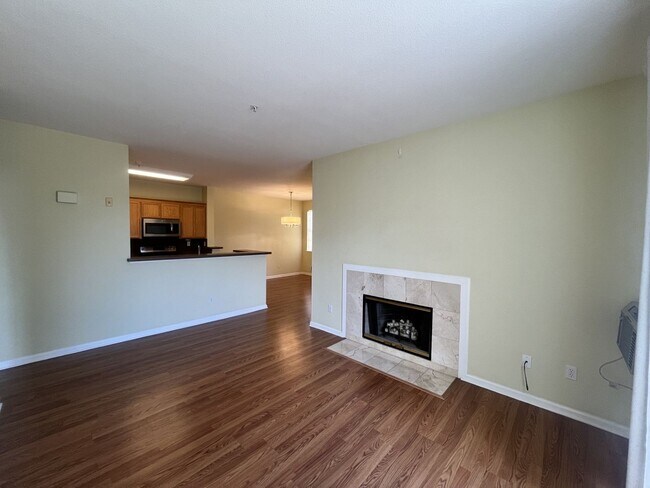 Building Photo - 2 Bedroom 2 bath Available in Sunnyvale, C...
