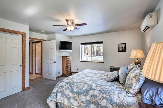 Building Photo - Gorgeous 2 Bed, 1.5 Bath Cabin Retreat on Big Creek