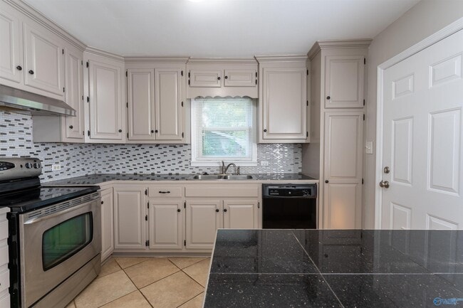 Building Photo - 425 Arthur St NW