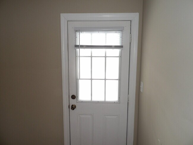 Building Photo - 176 Landings Dr