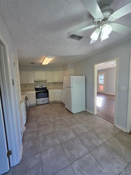 Building Photo - 6225 Whitewater Ct