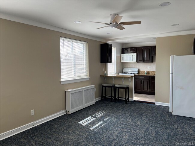 Building Photo - 72-05 Little Neck Pkwy