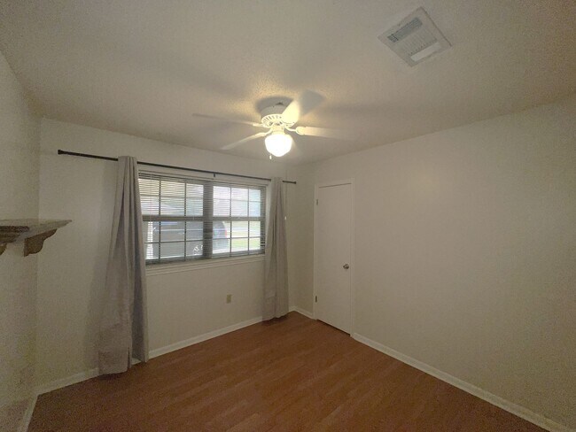 Building Photo - Siegen and Highland