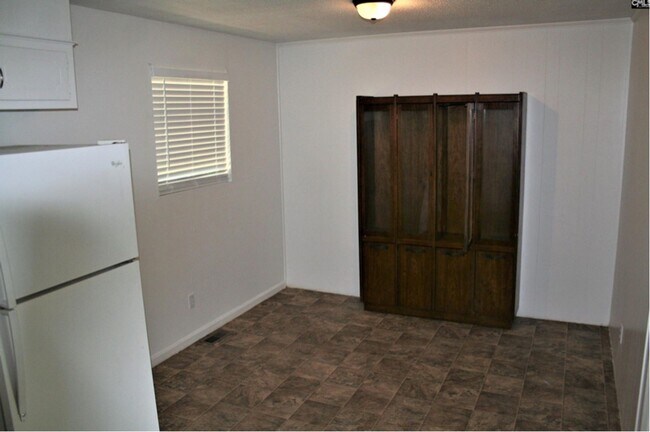 Building Photo - 3 Bedroom 1 Bath with Carport- Section 8 A...