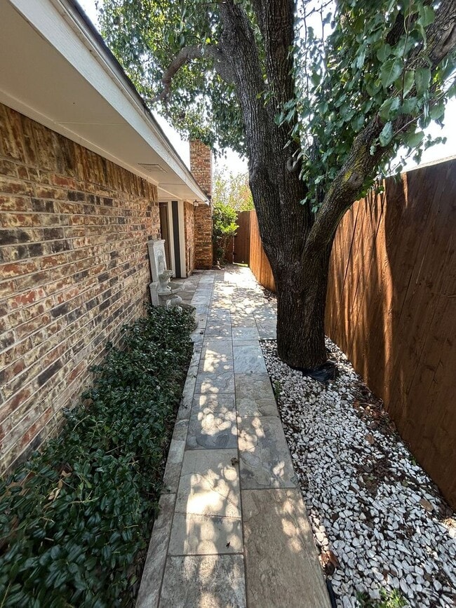 Building Photo - 2019 Chalfont Dr