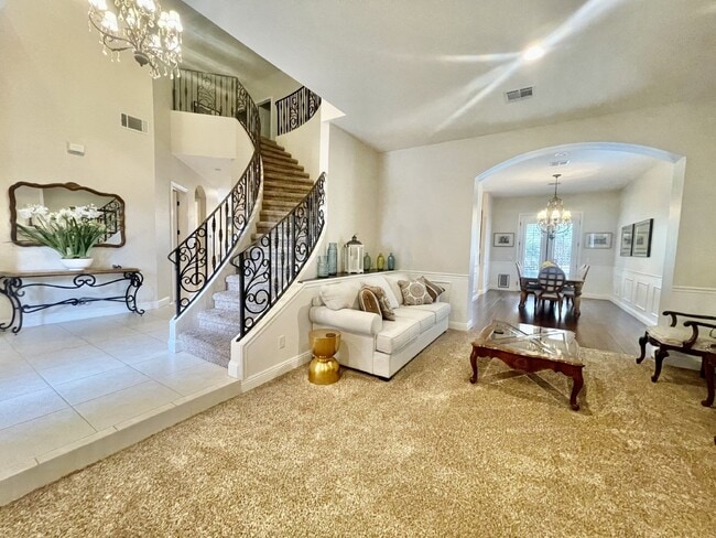 Building Photo - Luxurious 5-Bed, 4-Bath Fully Furnished Home in Henderson-