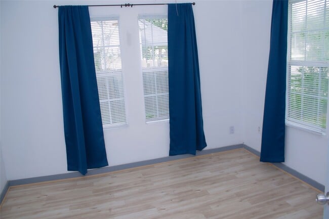 Building Photo - 1310 4th St