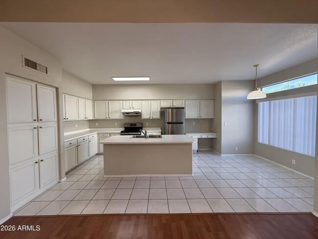 Building Photo - 1253 N Spire Ct