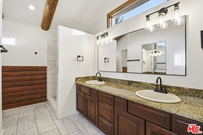 Building Photo - 373 Loftyhill Dr