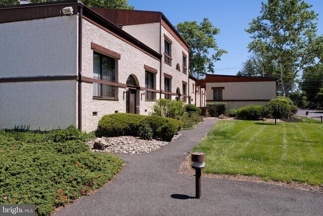 Building Photo - 51 Lawrenceville - Pennington Rd