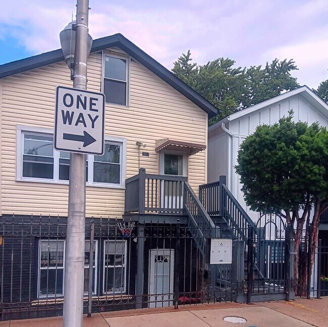 Primary Photo - 1812 W 23rd St