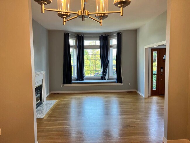 Building Photo - STUNNING CUSTOM HOME! IN STEILACOOM- MINUT...