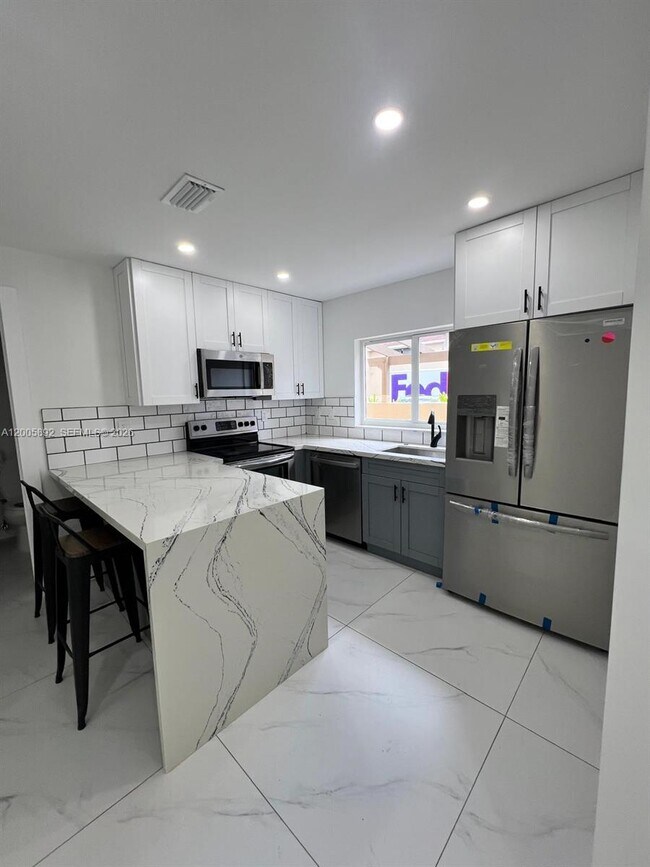 Building Photo - 3632 SW 112th Ave