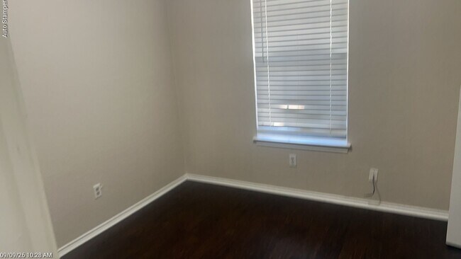 Building Photo - 207 Hosack St