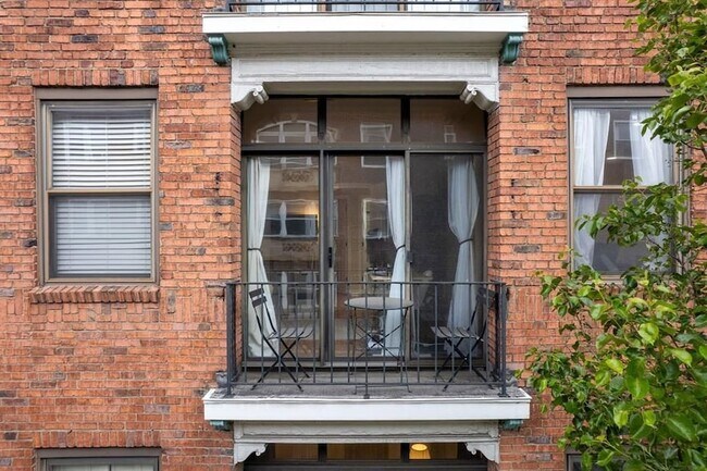 Building Photo - 5611 Elmer St