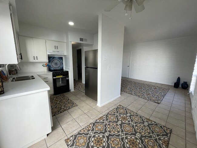 Building Photo - Great Location! 1 Bed 1 Bath Mesa Apartment