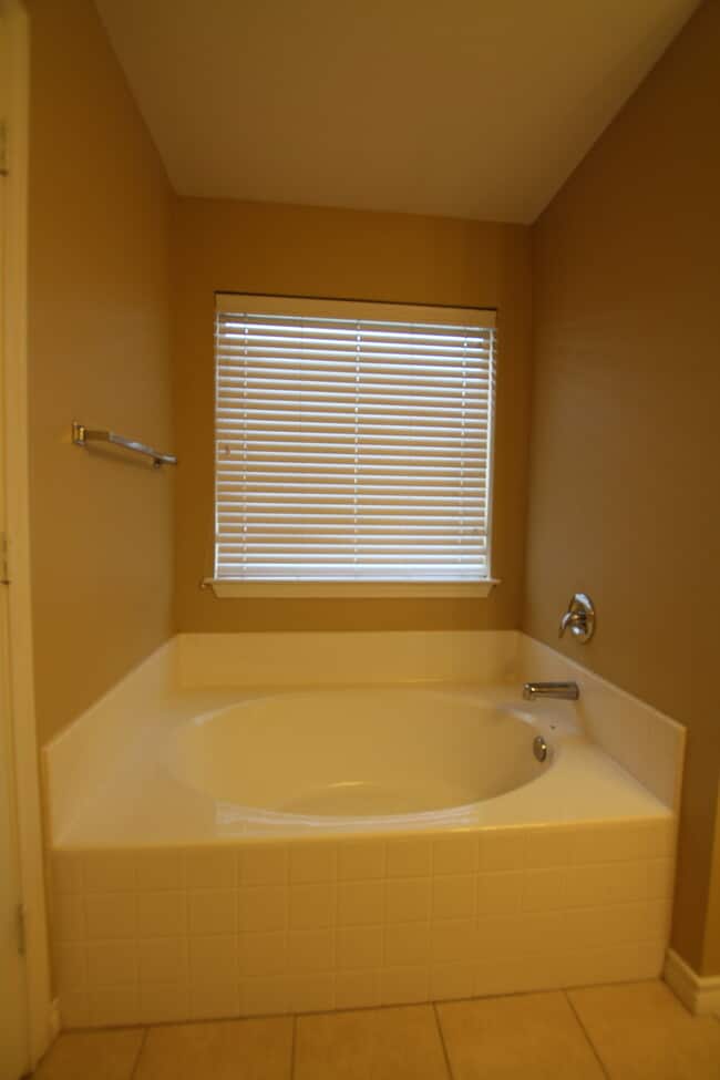 Building Photo - Lease Takeover Opportunity Available! 3 Bedroom Home in Flint!