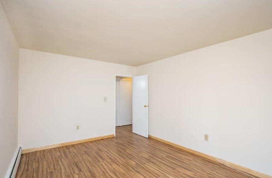 Building Photo - 118 Inslee Pl