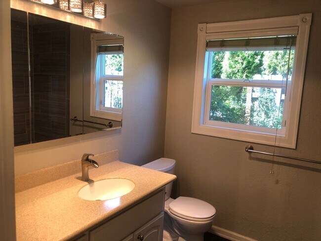 Building Photo - Darling 3 bedroom bungalow in Ferry St Bridge neighborhood!