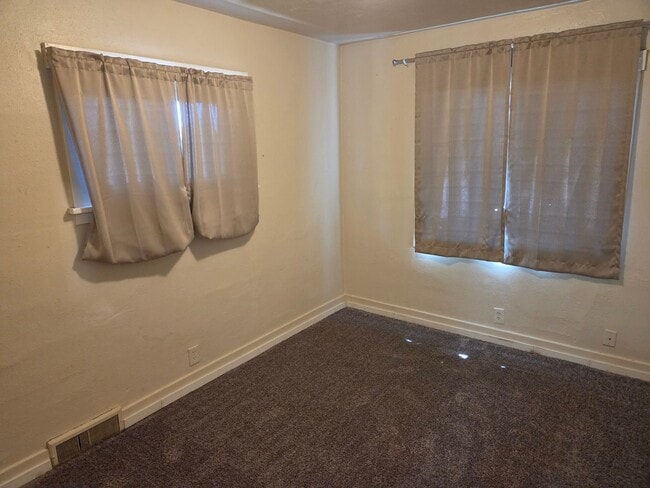 Building Photo - Great Northside 4 bed 2 bath home