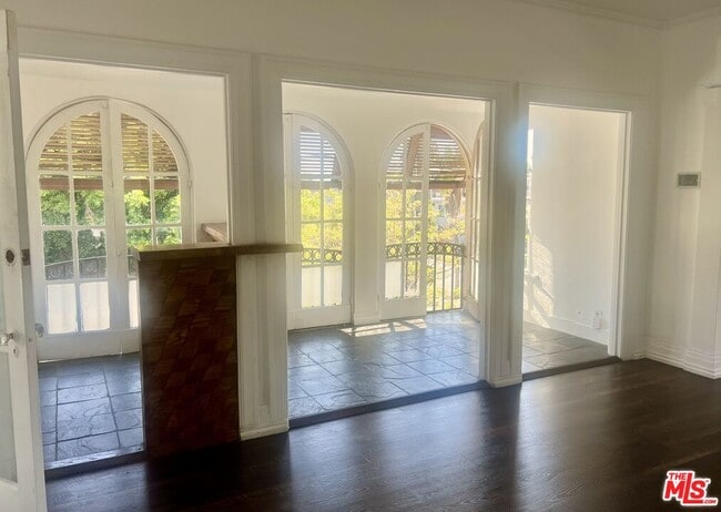 Building Photo - 456 S Wilton Pl