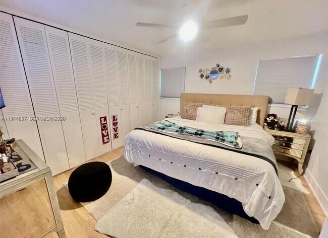 Building Photo - 3520 SW 25th St