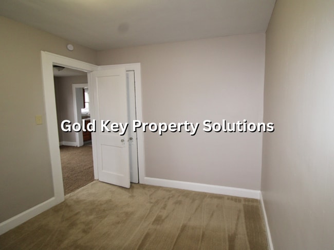 Building Photo - Updated 2 Bed 1 Bath Home for Rent (NO SEC...