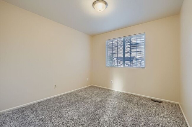 Building Photo - 2222 Woodpark Dr